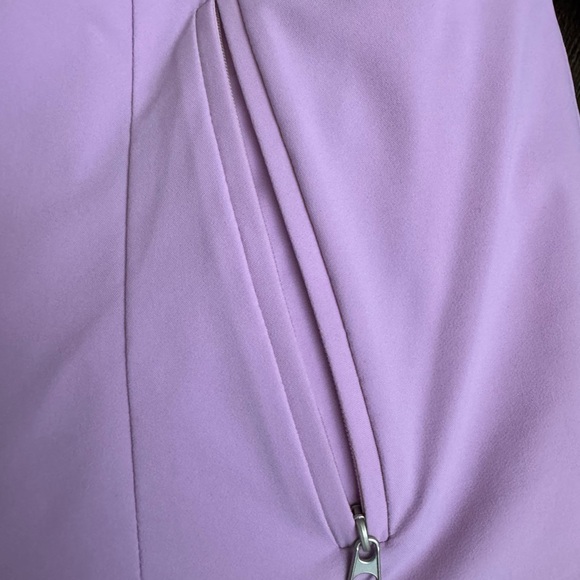 New snap ski jacket.Optional hood, tailored waistline, snaps at front placket. - Picture 4 of 7